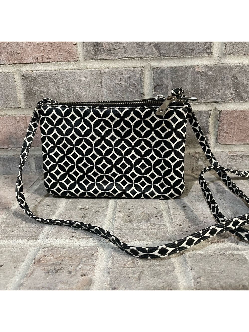 CROSSBODY